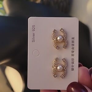 CC PEARL AND GOLD EARRINGS